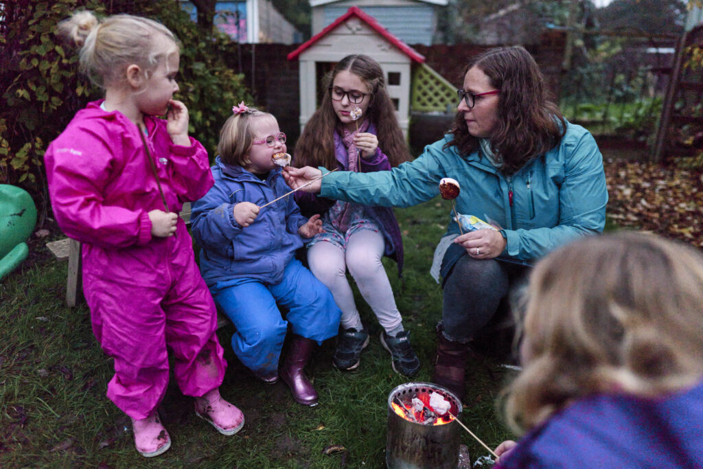 It's always the right moment to take family photos, like when you're around a campfire